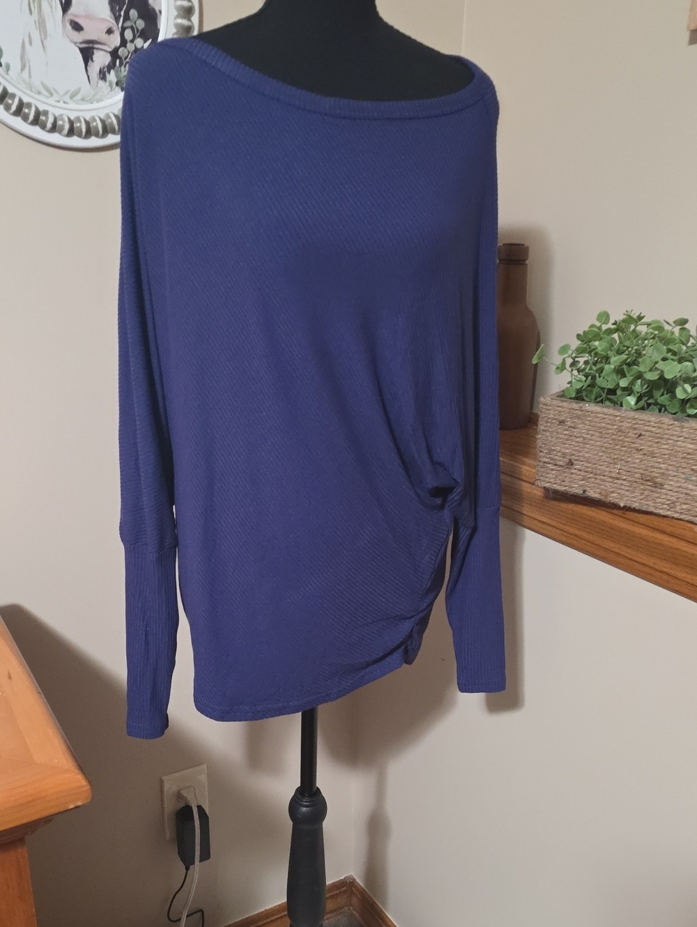 Women's Long-Sleeve Twist Side Top - Navy Blue